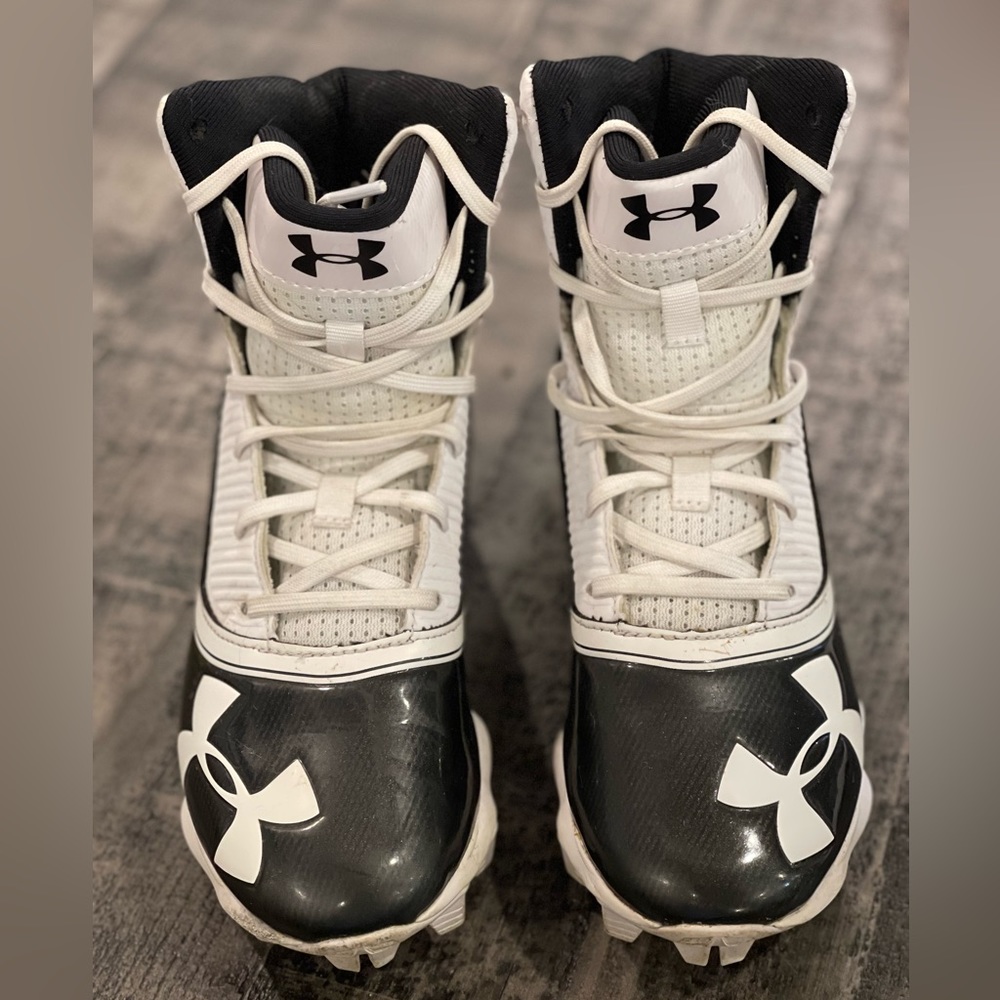 Under Armour Highlight Football Cleats Black and White size 2